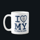 Mug Personnalisé J'aime mon petit ami photo texte<br><div class="desc">Créez votre propre bleu marine I Love My Girlfriend personnalisée Photo et tasse de texte avec ce modèle chemise moderne et drôle avec une police serif en dalle cool et photo de petite amie dans un coeur rouge énorme. Ajoutez votre propre photo, votre nom ou tout texte personnalisé. Le design...</div>