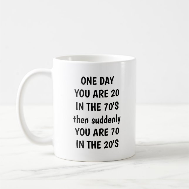 Mug personnalisé pour 70 ans avec nom et année (Gauche)