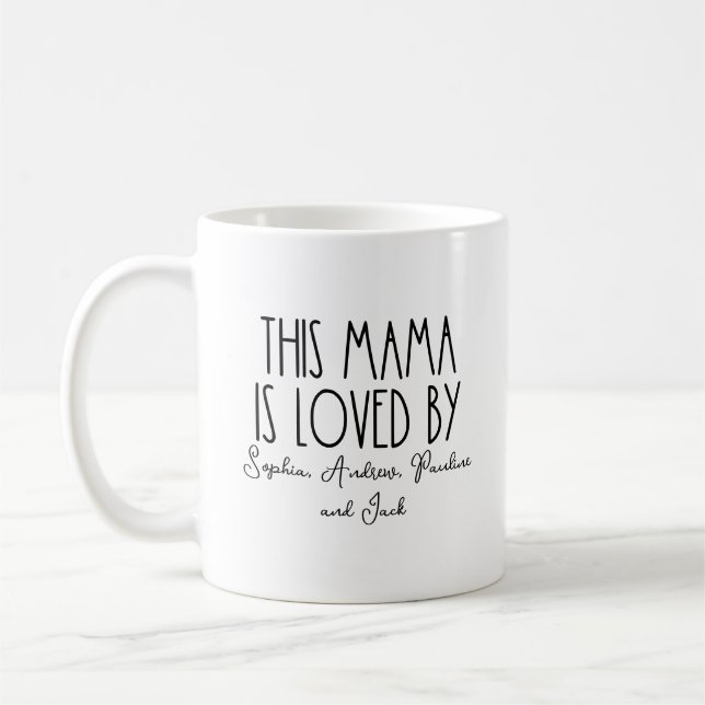 Mug Personnalisée Cette maman est aimée par la fête de (Gauche)