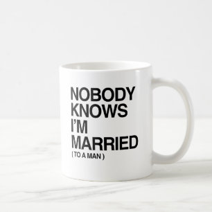 Mug PERSONNE NE SAIT QUE JE SUIS MARIÉE À UN HOMME -.p