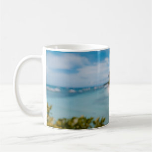 Mug Personne tenant un pot de mason rempli de jus à