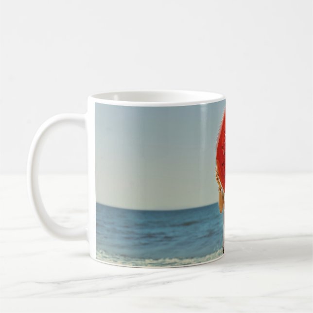 Mug Personne tenant une bague gonflable à thème pastèq (Gauche)