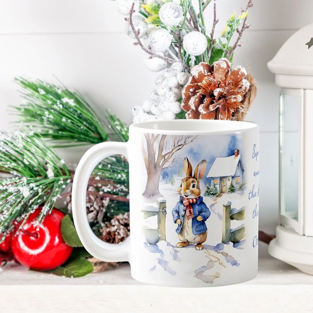Mug Peter Rabbit Aquarelle vintage cadeaux de Noël (Peter Rabbit Christmas gift watercolor winter scene Peter rabbit by snowy cottage personalized mug)