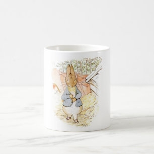 Mug Peter Rabbit dans le jardin (par Beatrix Potter)