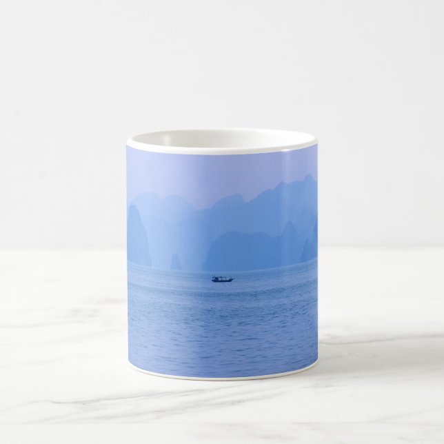 Mug Petit bateau de pêche à Ha Long Bay - Vietnam, Asi (Centre)