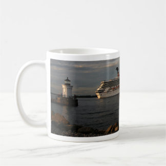 Mug Petit-déjeuner - Bateau de croisière quittant le p