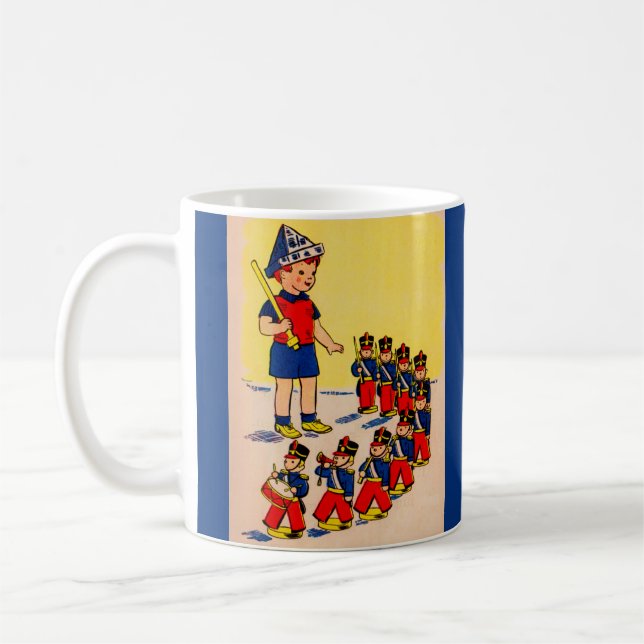 Mug petit garçon mignon avec des soldats en jouets (Gauche)