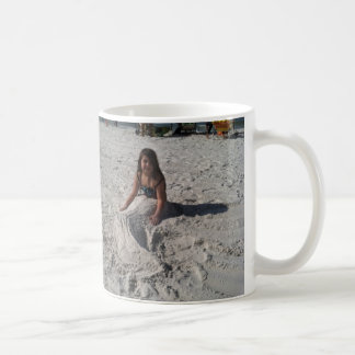 Mug petite sirène sur la plage par des bbillips