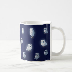 Mug Petits hiboux blancs sur fond bleu foncé