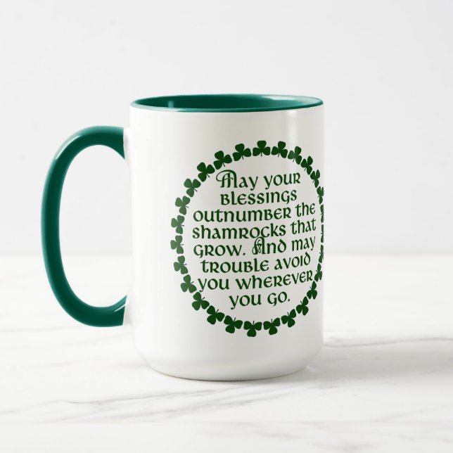 Mug Peuvent vos bénédictions dépasser les shamrocks, (Gauche)