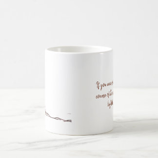 Mug Phare esquissé à la main avec scène paisible de ro