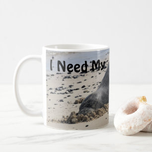 Mug Phoque hawaïen de moine dormant sur la plage