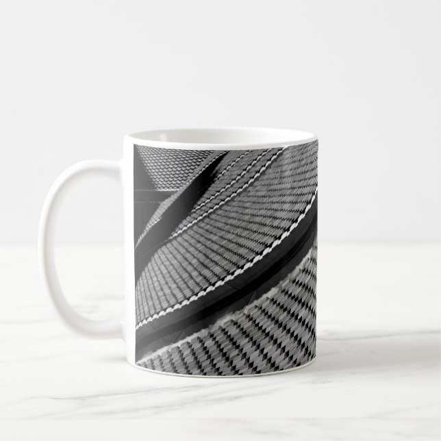 MUG PHOTO À FAIBLE ANGLE DU BÂTIMENT ARCHITECTURAL (Gauche)