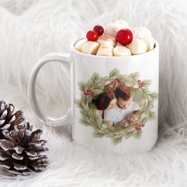 Mug Photo de la couronne de Noël personnalisée (Elegant Christmas photo wreath custom coffee mug. )