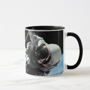 Mug Photo de la première sortie dans l'espace d'un ast