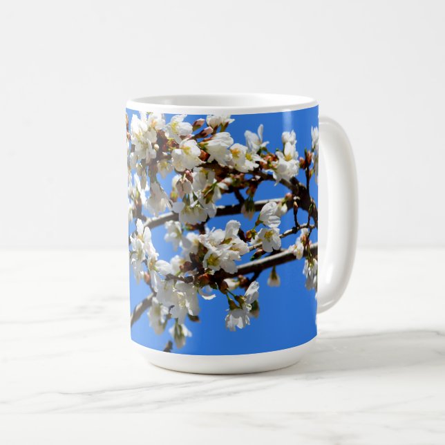 Mug Photo de pommier aux fleurs blanches du printemps (Devant droit)