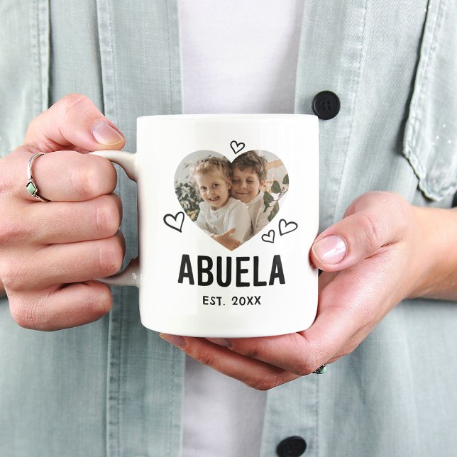 Mug Photo du cœur d'Abuela esquissé (Créateur téléchargé)
