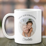 Mug Photo moderne L'amour que vous grand-mère<br><div class="desc">Cette tasse moderne de grand-mère dit "Aimez-vous grand-mère" et est facilement personnalisable avec votre nom et votre photo. Fait un cadeau spécial pour un grand-parent spécial.</div>
