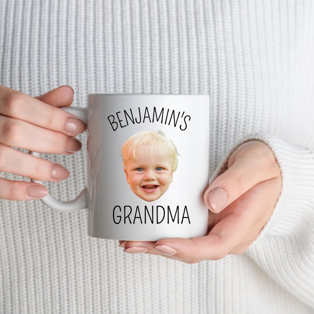 Mug Photo personnalisée du visage de bébé grand-mère a (Créateur téléchargé)