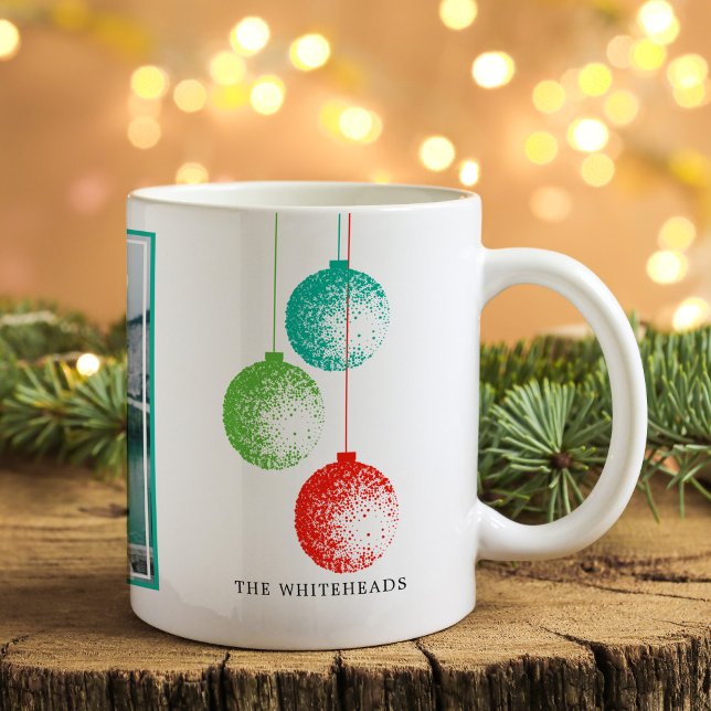 Mug Photo rétro de l'ornement (Retro ornament Holiday Christmas mug with green teal and red design with monogram..)