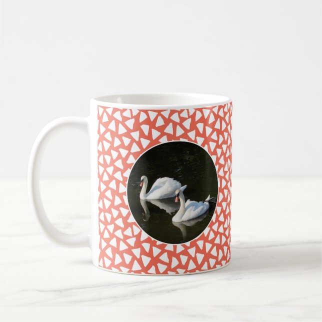 Mug Photo Swans avec un arrière - plan triangulaire (Gauche)