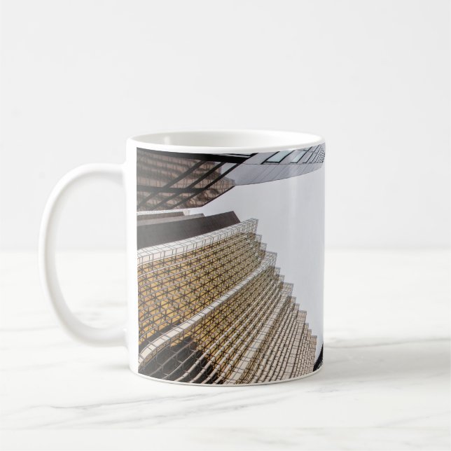 MUG PHOTOGRAPHIE À FAIBLE ANGLE DES BÂTIMENTS À HAUTE  (Gauche)