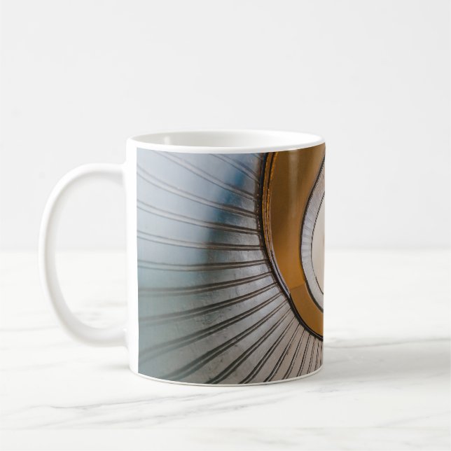Mug Photographie en angle bas de l'échelle en spirale (Gauche)