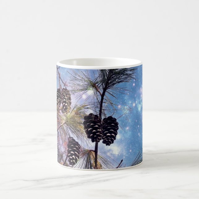 Mug Pine de Noël cônes sous un ciel étoilé (Centre)