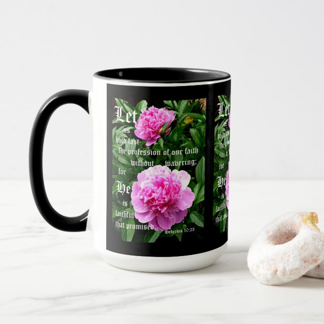 Mug Pivoines par Pearl avec Hébreux 10:23 (Avec donut)