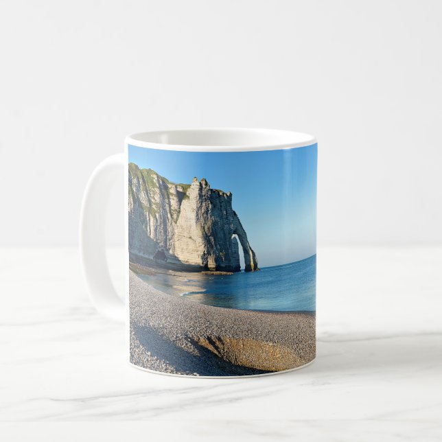 Mug Plage de galets et falaise d'Etretat en France Pos (Devant gauche)