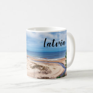 Mug Plage de sable blanc près de la mer Baltique en Le