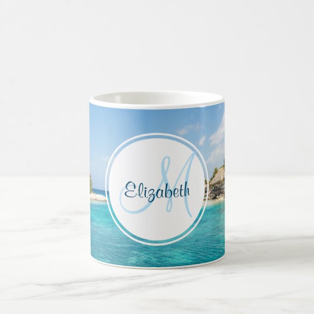 Mug Plage tropicale pittoresque avec Monogramme de hut (Centre)