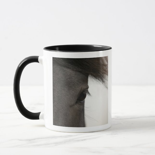 Mug Plan rapproché d'oeil et de cheveux de cheval (Gauche)