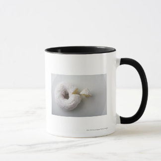 Mug Plan rapproché d'un gâteau