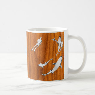 Mug Plongeur d'argent avec requins sur le plateau de t