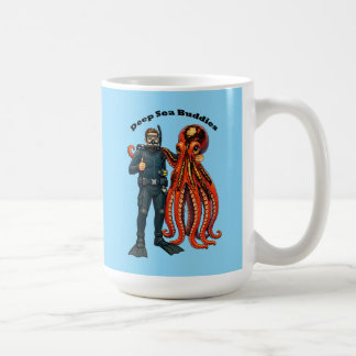 Mug Plongeur en scaphandre autonome posant avec une pi