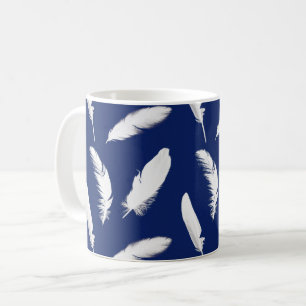 Mug Plumes blanches sur bleu foncé marine