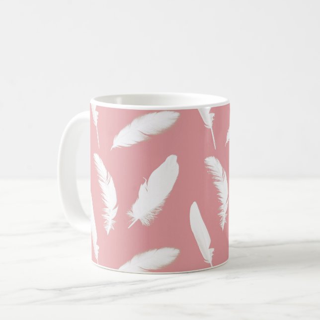 Mug Plumes blanches sur rose coquille (Devant gauche)