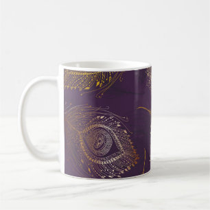 Mug Plumes de paon or, arrière - plan violet.