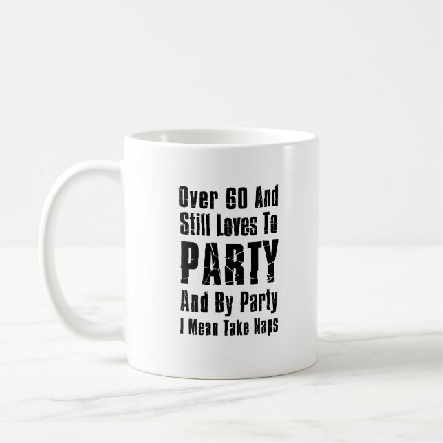Mug Plus De 60 Et Aime Toujours Faire La Fête Du Café  (Gauche)