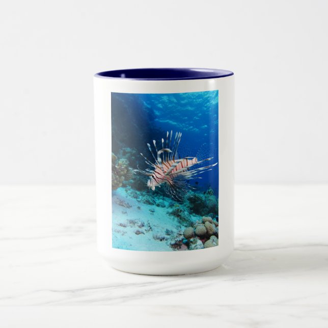 Mug Poisson lion ou Pterois Miles, Poisson de récif oc (Centre)
