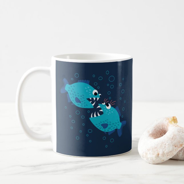 Mug Poissons bleus de piranha de bande dessinée de (Avec donut)