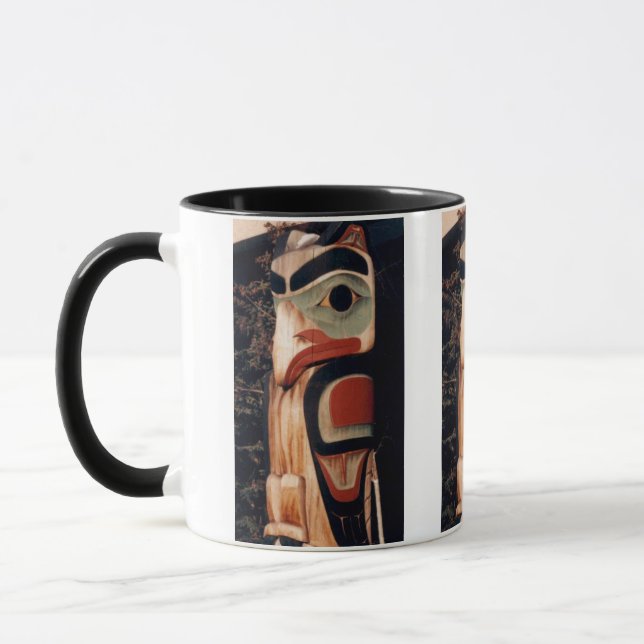 Mug Pôle Totem en Bois Sculpté d'Alaska Photo Conçue (Gauche)