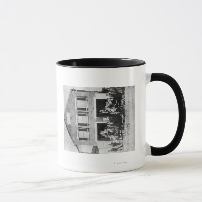 Mug Pompiers avec équipement devant Firehouse (Droite)