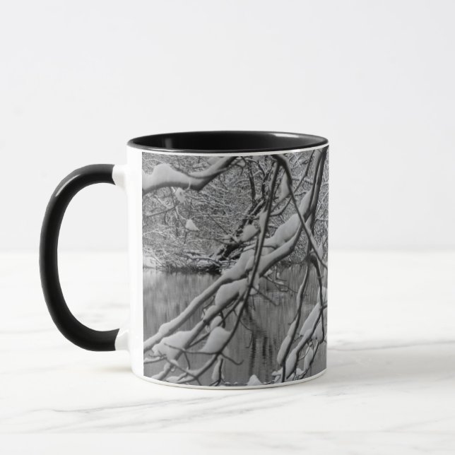 Mug Pont de voûte au-dessus de rivière congelée en (Gauche)
