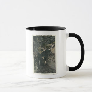 Mug Pont sous la vue de roche d'équilibre
