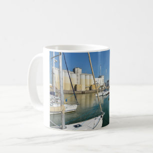 Mug Port des Sables d'Olonne en France Carte postale P