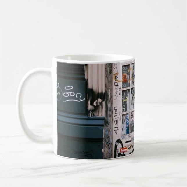 MUG PORTE EN BOIS AVEC ÉCRITURE À LA MAIN (Gauche)