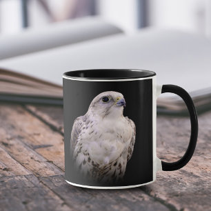 Mug Portrait signé d'un faucon de Saker curieux