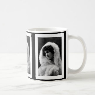 Mug pose de cameo de femme victorienne